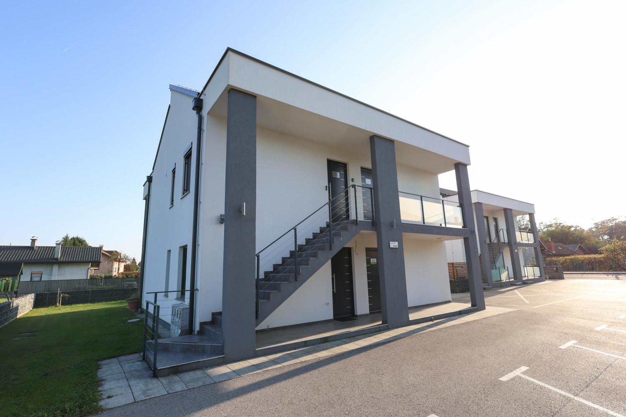White Mountain Apartment Бановци Екстериор снимка
