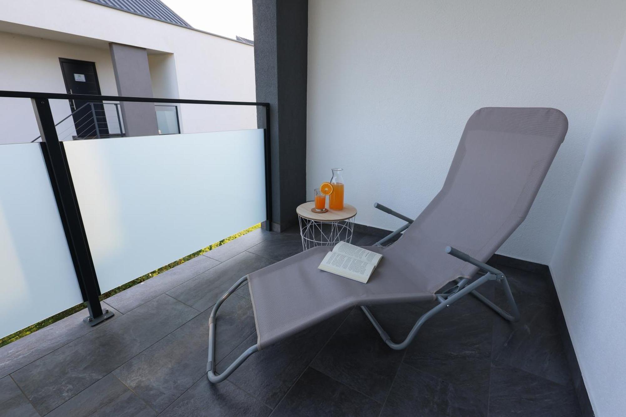 White Mountain Apartment Бановци Екстериор снимка